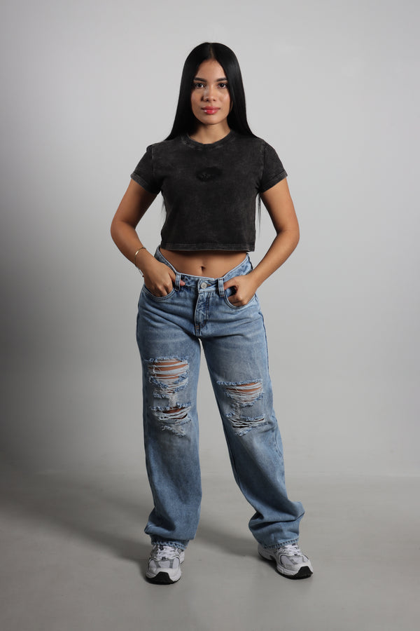 Camiseta Croppe Negro Logo Bordado Acid Wash